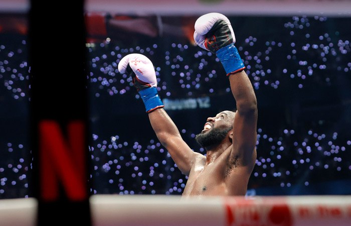 Американский боксер Теренс Кроуфорд объявил о завершении выступлений в профессиональном спорте 38 летний Кроуфорд непобежденный боксер на профессиональном ринге он выиграл все 42 поединка 31 нокаутом Последний бой с его участием датирован 13 сентября этого года когда он победи мексиканца Сауля Альвареса Кроуфорд завершает карьеру в статусе абсолютного чемпиона мира в среднем и первом полусреднем весе Фото Steve Marcus Getty Images interfaxonline