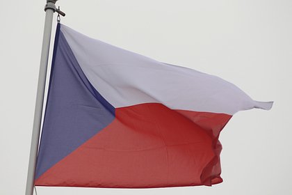Министр юстиции Чехии подал в отставку из-за скандала с криптовалютой Министр юстиции Чехии Павел Блажек подал в отставку из-за скандала с биткоинами в ведомстве. Об этом сообщило агентство ČTK. Отмечается, что скандал возник из-за того, что Минюст Чехии принял в качестве дара криптовалюту на сумму около 40 миллионов евро. Предположительно, биткоины передал Томаш Йиржиковски, осужденный за торговлю наркотиками и вышедший на свободу в 2021 году. После задержания у него была изъята криптовалюта, которую мужчине вернули после отбывания наказания. «Мне неизвестно о каких-либо незаконных действиях. Однако я не хочу наносить ущерб репутации правительства или правящей коалиции», — объяснил Блажек причину своей отставки. Ранее в США уволили советника президента страны Дональда Трампа по нацбезопасности Майкла Уолтца. Причиной его отставки был назван скандал с утечкой секретных данных.