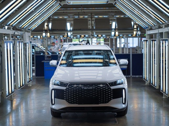 Озвучены планы по выпуску автомобилей TENET в 2025 году На калужском заводе компании АГР в этом году планируется произвести почти 112 тысяч автомобилей Об этом в своем телеграм канале после визита на предприятие рассказал председатель комитета Совета Федерации по бюджету и финансовым рынкам Анатолий Артамонов Также чиновник отметил что почти весь персонал на заводе сохранился Подробнее на сайте autostat ru