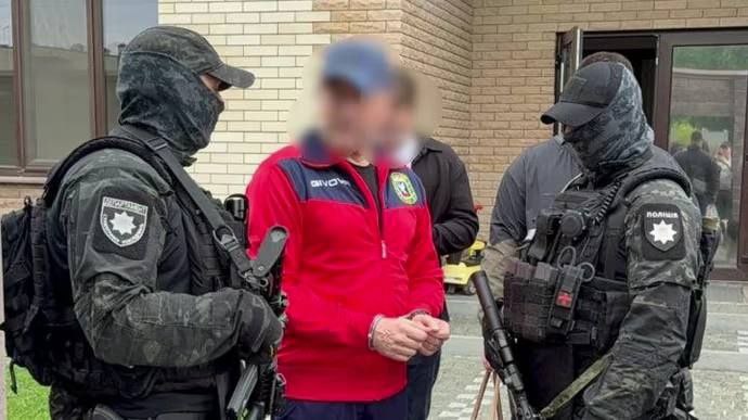 В Харькове задержали бывшего заместителя мэра, подозреваемого в присвоении 5,4 млн гривен на фортификационных работах, сообщают украинские СМИ. По их информации, подозрение получил бывший заместитель мэра Харькова и бывший депутат Харьковского горсовета от Блока Кернеса Андрей Руденко.