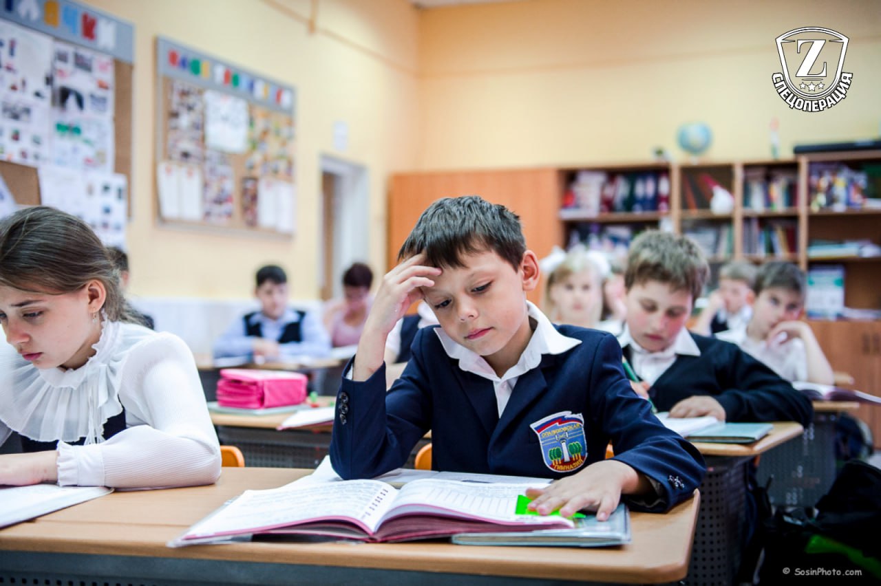 В Госдуме предложили ввести единое удостоверение школьника для всех регионов России В обоснование этой инициативы депутаты приводят пример Москвы где уже успешно функционирует Карта москвича для учащихся школ Записки Феликса отправь другу