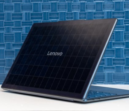 Lenovo показала на MWC 2025 ноутбук Yoga Solar PC с солнечной панелью  Lenovo показала в рамках выставки Mobile World Congress 2025 свои новые ноутбуки, включая несколько концептов. Один из них называется Yoga Solar PC и комплектуется системой зарядки от солнечных лучей. Задняя панель Yoga Solar PC состоит из 84 солнечных элементов, выполненных по технологии Back Contact.  Читать далее