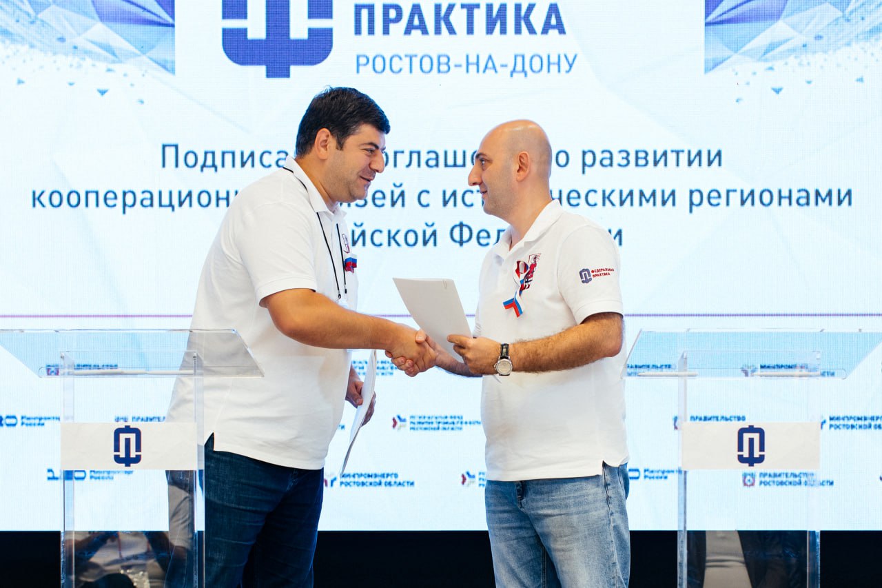 Крым заключил соглашения с Запорожской областью и ЛДНР о сотрудничестве в сфере промышленности Об этом сообщил глава Крыма Сергей Аксенов Соглашения будут способствовать развитию кооперационных цепочек между предприятиями укреплению промышленного потенциала Крыма и исторических регионов уточнил он в своем ТГ канале Министр промышленности и торговли республики Анушаван Агаджанян подписал соответствующие документы в ходе двухдневной стажировки в Ростове на Дону в рамках программы Федеральная практика Подписаться на РИА Новости Крым
