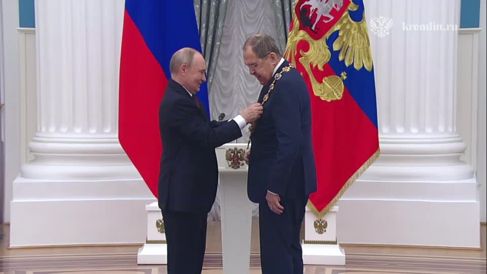 Путин наградил Лаврова орденом Святого Андрея Первозванного на церемонии в Москве