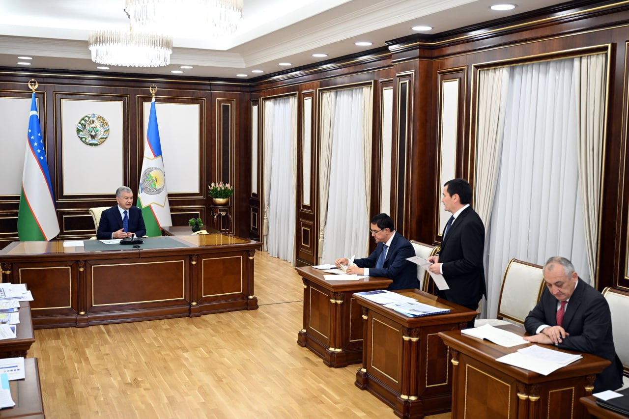 Новые маршруты и расширение парка локомотивов Шавкат Мирзиёев обозначил меры по развитию ж д отрасли главное repost uz elektrifikaciya i obnovlenie liniy Подписывайтесь на Repost