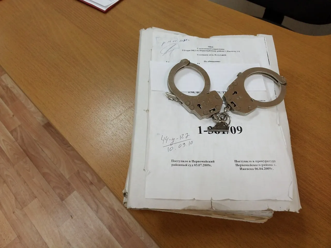 15 16 апреля в Свердловской области сотрудники ГУФСИН и спецотряда Россы совместно с полицией задержали 51 человека объявленного в федеральный розыск В ходе операции среди прочих нашли пару с криминальным прошлым мужчина отбывал исправительные работы за кражу а женщина была осуждена к обязательным работам за уклонение от назначенного судом наказания Оба заключены под стражу и будут отбывать наказание в разных исправительных учреждениях