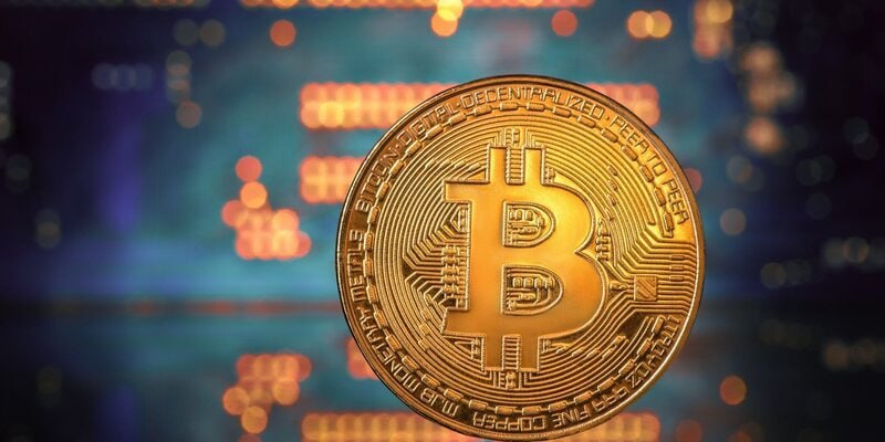 Биткойн впервые с апреля упал ниже 92 000 Совокупная капитализация всего крипторынка вернулась к уровням начала года а биткоин оказался в минусе по отношению к уровню который наблюдался на момент инаугурации Дональда Трампа в январе 2025 года отмечают эксперты