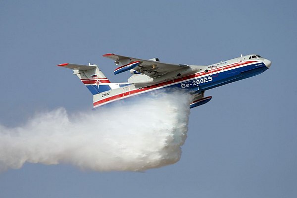 Начались работы по адаптации двигателя ПД-8 к самолету-амфибии Бе-200 Начались работы по адаптации двигателя ПД-8 к самолету-амфибии Бе-200, заявил врио губернатора Ростовской области, бывший глава Объединенной авиастроительной корпорации ОАК Юрий Слюсарь. Об этом сообщает AVIA.RU со ссылкой на данные Ростеха. "Авиационный двигатель ПД-8, разработанный Объединенной двигателестроительной корпорацией ОДК , создавался для ближнемагистрального импортозамещенного самолета SJ-100 и самолета-амфибии Бе-200ЧС. Сейчас новые Superjet и двигатели проходит сертификационные испытания", – отмечается в сообщении Ростеха в телеграм-канале. В госкорпорации напоминают, что два SJ-100 с ПД-8 уже совершили перелеты почти через всю страну – из Комсомольска-на-Амуре в Жуковский. aviaru.net/n285923
