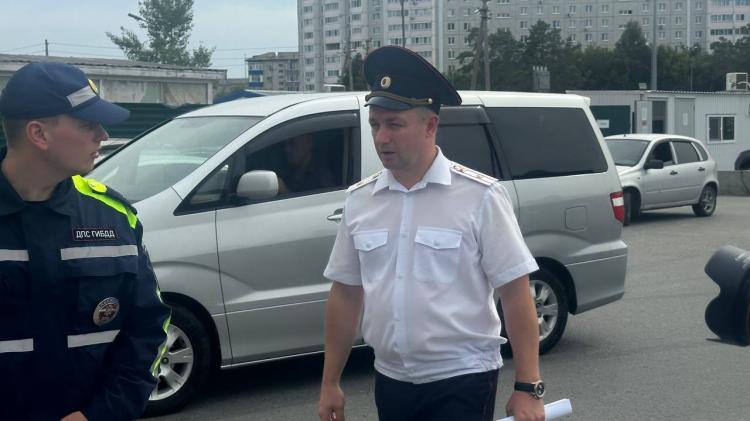 30 тыс. рублей штрафа могут заплатить родители юных тюменцев, которые ездят по дорогам на питбайках и при этом не имеют водительского удостоверения. За первое полугодие сотрудники Госавтоинспекции составили 128 административных материалов. С июня правоохранители проводят акцию "Подросток водитель". Отметим, в Тюменской области произошло 51 дорожно-транспортное происшествие с участием детей, которые управляли механическими транспортными средствами. Один ребенок погиб, 51 - получил травмы.