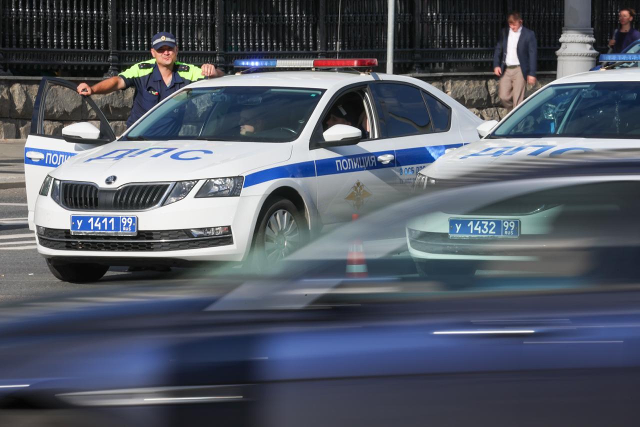 Штрафы за шумные авто могут вырасти в 10 раз  Депутаты предлагают увеличить штрафы с 500 до 5 000 рублей за громкую езду ночью. Регионы смогут поднимать штраф до 30 000 руб. Законопроект также разрешит задерживать машины с модифицированными глушителями.  Для контроля будут использоваться камеры «Эфир», которые уже тестируют на дорогах. Они фиксируют уровень шума, как обычные камеры — скорость, сообщил РИА Новости депутат Сергей Колунов.  Согласны с инициативой?  /      Global Look Press/Belkin Alexey  #глушитель #штрафы