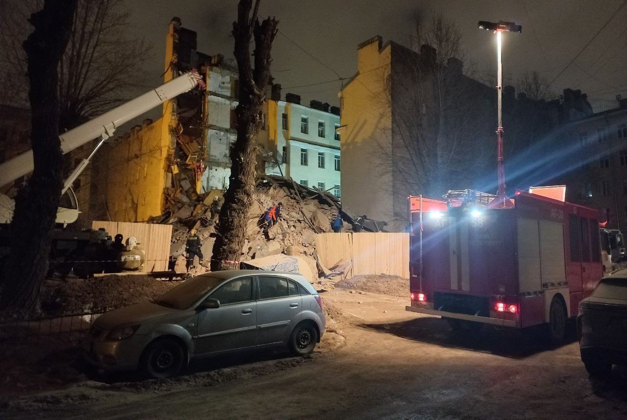 Власти Петербурга решили изъять разрушенный дом на Гороховой улице для госнужд Правительство Санкт Петербурга приняло решение об изъятии разрушенного дома на Гороховой улице 73 и земельного участка под ним для государственных нужд Постановление подписано губернатором и опубликовано на сайте Смольного Администрации Адмиралтейского района и комитету по управлению городским имуществом поручено провести все необходимые юридические процедуры  Обрушение дома произошло в декабре 2023 г после чего жильцы были временно размещены в гостиницах Ущерб собственникам оценивается в 31 млн руб Следственный комитет возбудил уголовное дело подозревая должностных лиц в бездействии Telegram канал Мегаполис Telegram Max