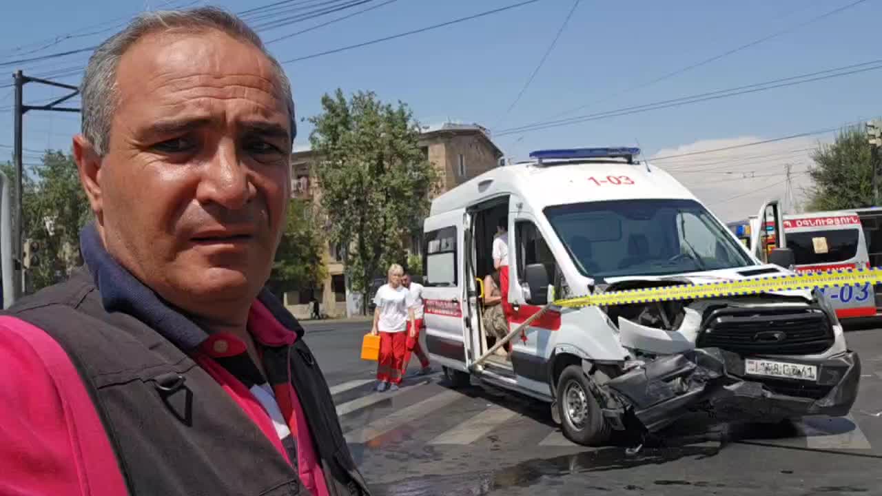ДТП с участием скорой помощи в Ереване: трое пострадавших