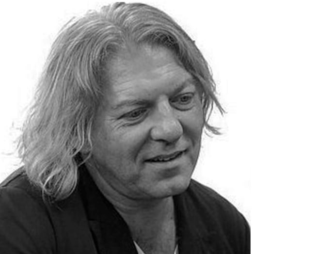 В возрасте 60 лет ушел из жизни телеведущий продюсер режиссер и журналист Александр Олейников Причиной смерти стал оторвавшийся тромб сообщает ТАСС со ссылкой на окружение продюсера Александр Олейников работал на телевидении с 1985 года на телеканалах МТК ТВ 6 НТВ Россия ТВЦ Первый канал и других В 1993 году стал секретарём Союза кинематографистов С 2001 года член Академии российского телевидения Telegram Все каналы Фонтанки Max