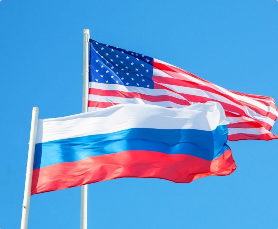 Депутат Федоров: Трамп будет договариваться об отмене нацеливания российских ракет на США  Россия и США согласовали договоренность о встрече президентов Владимира Путина и Дональда Трампа в ближайшие дни. Встреча президентов будет организована по инициативе американской стороны. Чего в России ждут от предстоящей встречи Владимира Путина и Дональда Трампа, в эфире Общественной службы новостей рассказал депутат, член Комитета Государственной Думы по бюджету и налогам Евгений Федоров.  «На этой встрече не будет обсуждаться вопрос Украины поскольку он не готов. Обсуждать, вероятно, будут единую комплексную стратегическую безопасность – это вопрос, в котором Россия главная сила мира, ну и США тоже. Даже Китай не имеет стратегического ядерного оружия, чтобы быть в этой повестке. Соответственно договариваться нужно исходя с этих позиций. Напомню, что как только Владимир Путин поменял ядерную доктрину, Америка тут же решила избирать не Харриса, а Трампа, который все время боялся ядерной войны и сменил политику на переговорах. Трамп будет договариваться для того, чтобы не было возвращено нацеливания российского стратегического оружия на США».  Закончить конфликт на Украине можно только одним путем, пояснил Евгений Федоров, договорившись с американцами с позиции права и с позиции силы – угрозы реальности нацеливания России на территорию Америки.  7 августа 2025 года  Межконтинентальные.рф  #НаВашингтонМарш     ВК   Дзен   ОК   Рутуб   Ютуб   Голос за
