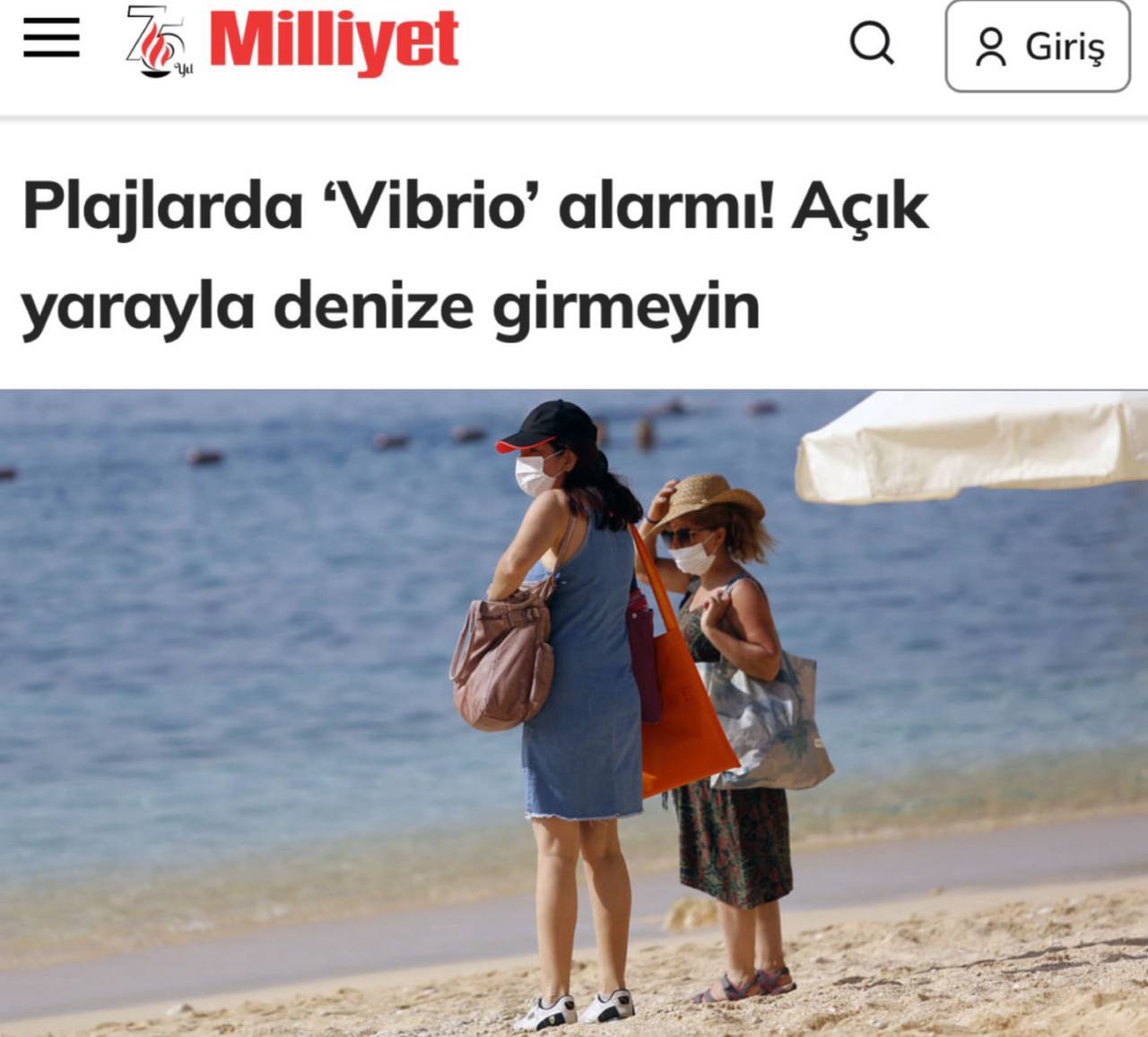 Врачи предупредили отдыхающих на море в Турции об опасных бактериях, способной вызвать тяжёлую диарею, боли в животе, рвоту, жар и даже сепсис На побережьях Мраморного, Эгейского и Средиземного морей обнаружены ДНК бактерий Vibrio parahaemolyticus и Vibrio vulnificus, сообщает газета Milliyet со ссылкой на заявления стамбульских врачей. Бактерии Vibrio размножаются в горячей и солёной воде. Vibrio cholerae может попасть в желудочно-кишечный тракт при проглатывании грязной морской воды и спровоцировать холеру, которая вызывает сильную диарею и потерю жидкости. Другие виды, например, Vibrio vulnificus, при контакте с кожей могут вызывать смертельные инфекции — вплоть до некротизирующего фасциита. А Vibrio parahaemolyticus может передаваться через моллюсков и проявляться болью в животе, рвотой, диареей и лихорадкой. У людей со слабой иммунной системой эти инфекции могут проникнуть в кровь и вызвать сепсис. Кроме всего прочего, в бассейнах, посещаемых для охлаждения в жаркую погоду, очень часто встречаются инфекции ротавируса и гепатита A. В особой зоне риска находятся дети.