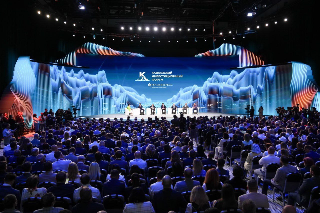 Кавказ РФ представит свою стратегию развития на Кавказском инвестиционном форуме в 2026 году Гендиректор Андрей Юмшанов и его профильные заместители расскажут о планах перерождения компании в социально ориентированную госкорпорацию управляющую активами и реинвестирующую в новые перспективные проекты Кавказский инвестиционный форум в 2026 году станет площадкой где представят комплексный потенциал регионов Северного Кавказа от поддержки малого и среднего бизнеса до культурного многообразия и традиций Расширение деловой и выставочной программ форума позволят раскрыть регионы и создать дополнительные условия для привлечения инвесторов и развития предпринимательской активности отметил заместитель председателя правительства РФ куратор Северо Кавказского федерального округа Александр Новак kavkaz rf РБК Юг и Северный Кавказ в MAX