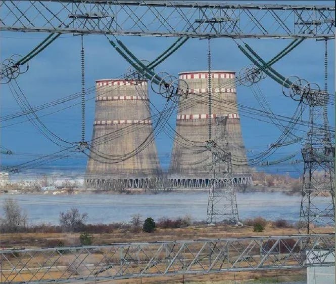 Этой ночью Запорожская АЭС на несколько часов осталась без внешнего электроснабжения Обе линии энергоснабжения станции были отключены в следствие срабатывания автоматической защиты Об этом сообщили в пресс службе ЗАЭС Для энергоснабжения собственных нужд объекта были штатно введены в работу резервные дизель генераторы Все системы безопасности функционировали в нормальном режиме говорится в сообщении Сейчас внешняя подача электричества восстановлена Причины отключения выясняются 0   Подписаться на РИА Новости Крым в Telegram MAX VK