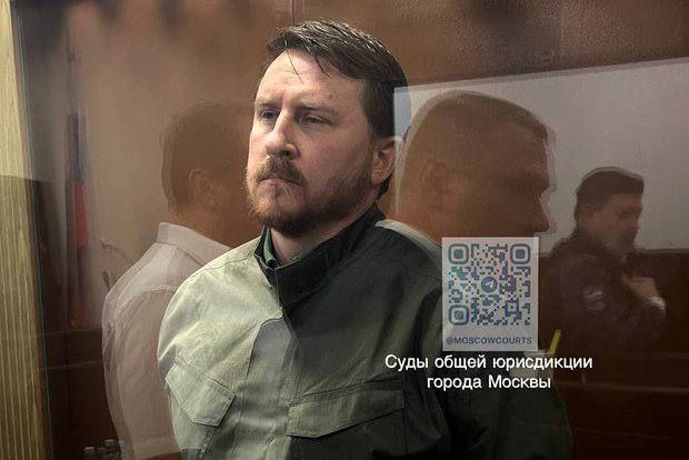 Суд установил срок до 15 ноября для бывшего мэра Сочи Алексея Копайгородского и его жены Янины на ознакомление с материалами уголовного дела о взятках Ходатайство об этом удовлетворили по просьбе следствия которое считает что обвиняемые намеренно затягивают процесс Напомним экс мэра и его супругу обвиняют в получении взяток в особо крупном размере от застройщиков и предпринимателей Краснодарского края По версии следствия в обмен на деньги и услуги они оказывали содействие в бизнесе Также фигурантам вменяют легализацию преступных доходов на сумму свыше 104 миллионов рублей Кроме того экс мэра обвиняют в растрате а его жену в попытках давления на свидетелей Адвокаты Копайгородских отвергают обвинения утверждая что они построены на показаниях заинтересованных лиц и носят характер давления Вину ни один из обвиняемых не признает Югополис Прислать фото или видео