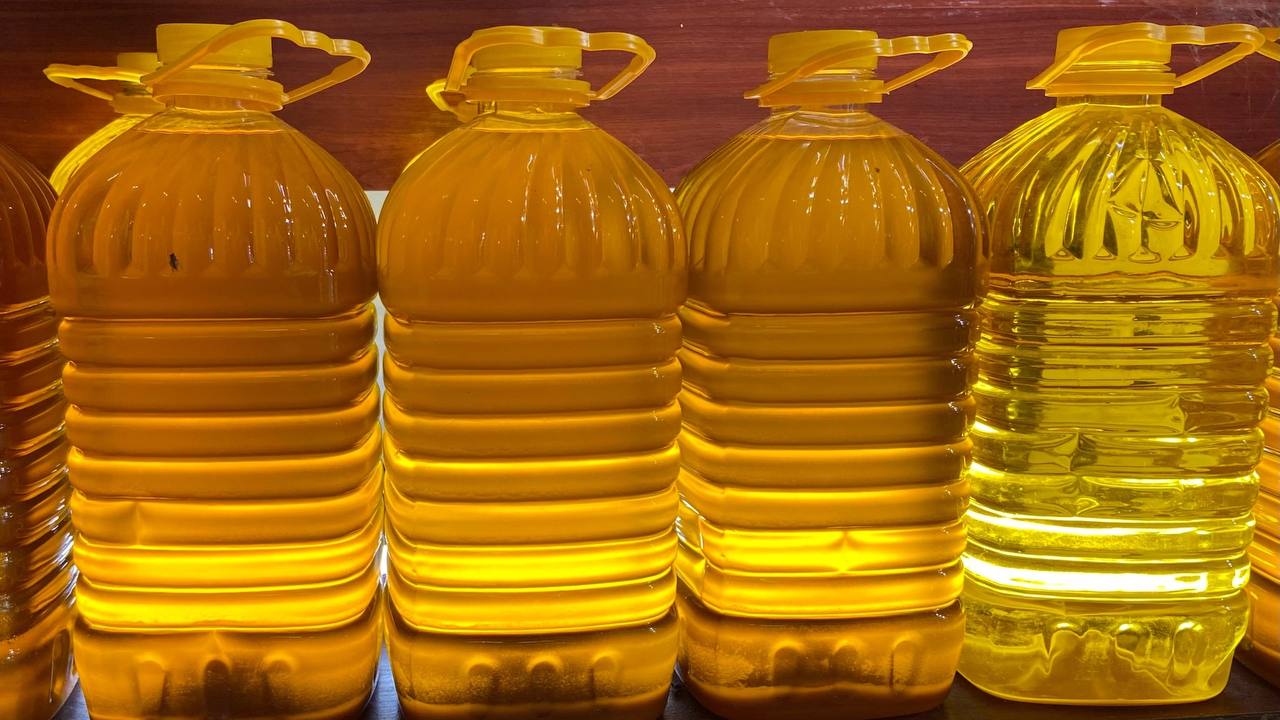 Рапсовое масло из Орловской области отправилось в Китай  Также же продукцию закупила Индия, Латвия, Азербайджан и Беларусь. Всего на экспорт в июле отгружено около 15 тысяч тонн соевого и рапсового масла    Вести-Орел. Подписаться
