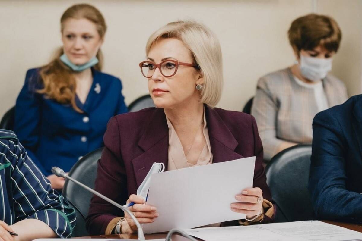 Заместитель председателя комитета Госдумы по охране здоровья Татьяна Соломатина предложила ужесточить продажу противозачаточных таблеток для женщин. По ее мнению, такое ограничение защитит женский организм от чрезмерной нагрузки. А от нежелательных беременностей и сломанных жизней это ограничение защитит? Или на психику граждан пофиг — главное, чтоб рожали? Riddle