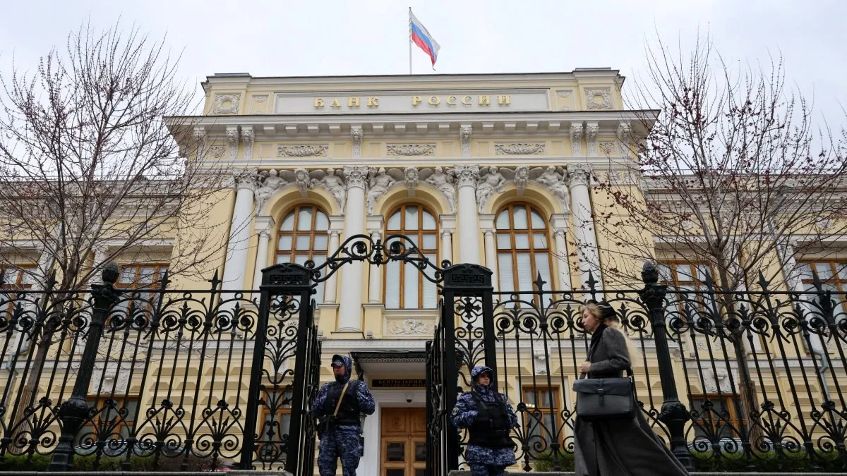 Экономика соседа сжимается что это значит для Турции Экономика России сократилась на 0 3 в первом квартале 2026 года Это первое квартальное падение с начала 2023 года сообщает Daily Sabah со ссылкой на агентства Для Турции это важный сигнал Россия крупный торговый партнёр и источник туристов Замедление северного соседа может затронуть турецкий экспорт туризм и энергетические расчёты Анкара внимательно следит за трендами в регионе Стамбульский волк Про Турцию простыми словами istanbul wolf