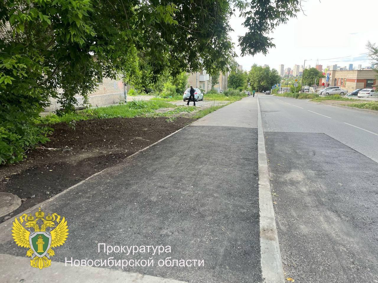 В Новосибирске после вмешательства прокуратуры привели в норму тротуары в Ленинском и Первомайском районах. Об этом сообщили в пресс-службе регионального надзорного ведомства. Установлено, что после проведенного аварийного ремонта инженерных сетей подрядной организацией нарушены сроки восстановления тротуара по адресу г. Новосибирск, ул. Планировочная, 51, – рассказывают в прокуратуре. Также был восстановлен тротуар по улице Баганской, который предоставлял угрозу жизни и здоровью местных жителей. #новосибирск