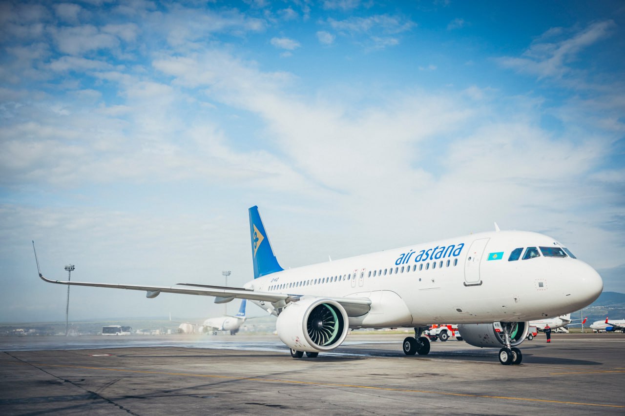 Air Astana отменила несколько рейсов на Ближний Восток Речь о четырёх рейсах на 23 июня: Атырау — Дубай — Атырау; Астана — Дубай — Астана; Алматы — Дубай — Алматы; Астана — Доха — Астана. Решение принято в связи с эскалацией конфликта на Ближнем Востоке. Не исключена дальнейшая отмена рейсов, об этом в авиакомпании сообщат дополнительно. Ранее казахстанские авиакомпании, включая Air Astana и FlyArystan, изменили маршруты регулярных и чартерных рейсов в Дубай, Доху, Манаму, Медину и Шарм-эль-Шейх из-за ситуации на Ближнем Востоке реплай . • Фото: Air Astana.