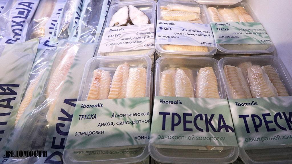 ФАС анализирует цены на горбушу минтая треску пикшу и сельдь В ведомстве сообщили что направили в 2025 году 70 запросов рыбодобывающим компаниям Антимонопольная служба проверяет изменение структуры цены Организации предоставили данные о фактических объемах добычи и производства первичной переработке и покупателях а также о реализации и структуре себестоимости рыбной продукции Служба анализирует полученную информацию и готовит предложения для выработки мер экономического регулирования говорится в сообщении Вице премьер РФ Дмитрий Патрушев ранее призывал популяризировать потребление назвав ее одним из самых желанных продуктов для россиян Telegram Max