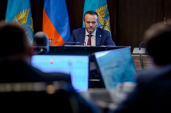 Минтранс надеется на открытие временно закрытых аэропортов в ближайшее время Глава Минтранса РФ Андрей Никитин надеется на возобновление работы временно закрытых российских аэропортов в ближайшее время Об этом сообщает ТАСС Я надеюсь да ответил Никитин на вопрос стоит ли ждать в ближайшее время открытия аэропортов Ограничена работа некоторых аэропортов южной и центральной части России Анапы Белгорода Брянска Воронежа Курска Липецка Ростова на Дону и Симферополя После ограничений были возобновлены рейсы в аэропорты Элисты Геленджика и Краснодара aviaru net n291507