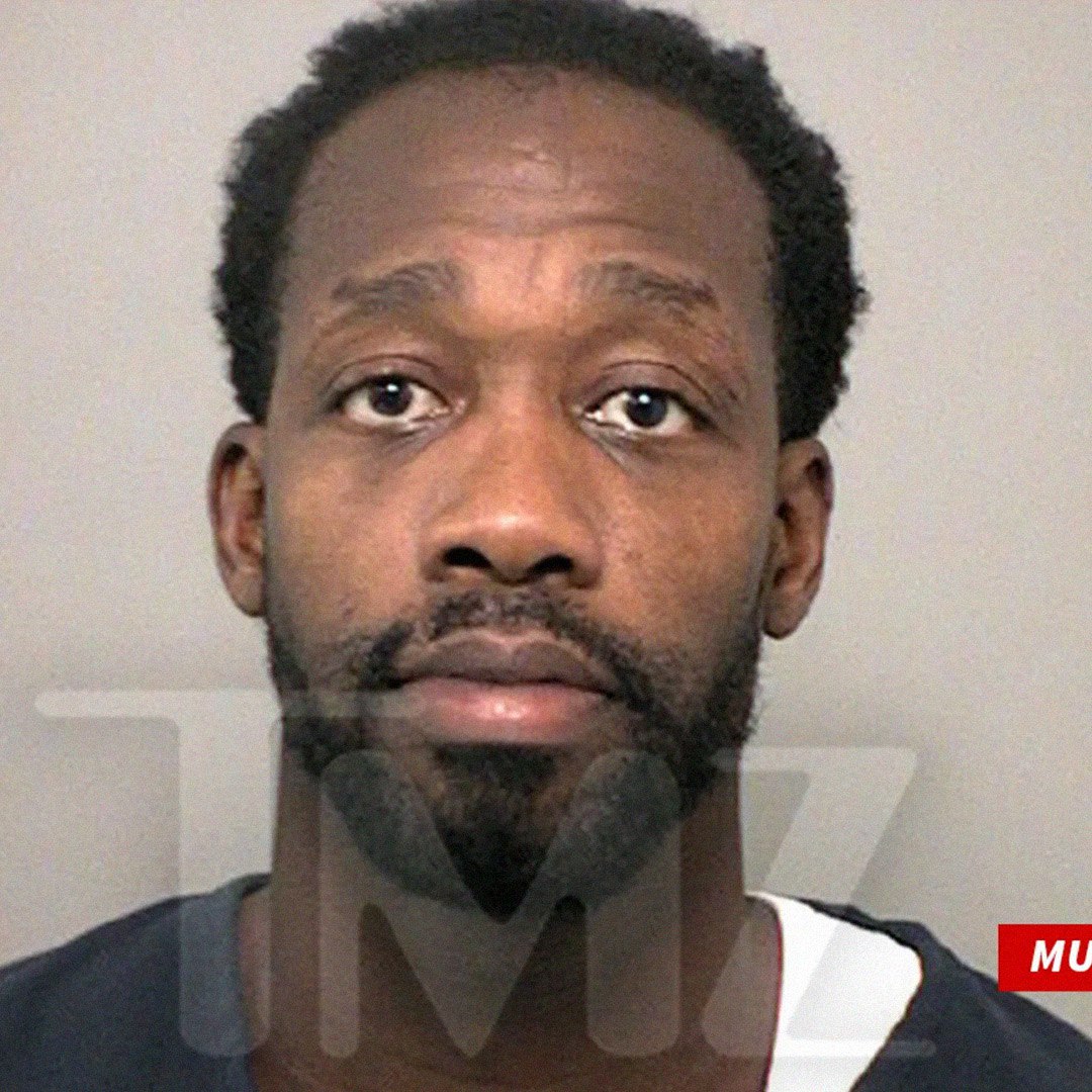 Бывший игрок НБА Патрик Беверли задержан по обвинению в нападении предположительно он душил несовершеннолетнюю сестру которую застал с 18 летним парнем посреди ночи Беверли внес залог в размере 40 тысяч долларов что позволит ему выйти на свободу Подписывайтесь на Спортс