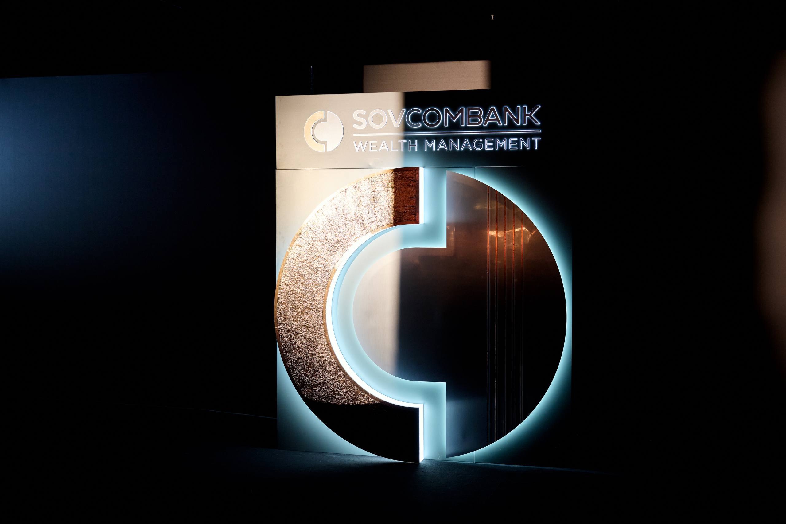 Sovcombank Wealth Management в лидерах рейтинга команд российского private banking 2025 года По итогам рейтинга Sovcombank Wealth Management занял 2 место среди команд банковского private сегмента 2025 года по версии журнала Банковское обозрение и аналитического центра БизнесДром Мы стремимся быть не просто консультантами а доверенными партнёрами в мире инвестиций и управления капиталом делая акцент на долгосрочной ценности прозрачности практической пользе и персональном сопровождении на каждом этапе вне зависимости от рыночной конъюнктуры Второй ежегодный рейтинг 11 команд составлен на основе объема привлеченного капитала стажа и эффективности сотрудников а также медийной активности и запуске новых продуктов sovcombanknews
