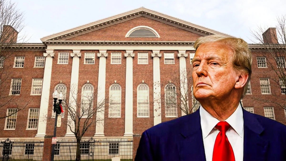 Демократичнее не бывает: Трампа заморозил гранты на исследовательские проекты Гарварду до тех пор, пока университет «не уступит ряду требований» правительства — СМИ Министр образования США Линда Макмэхон считает, что университет должен обратить внимание на проблему антисемитизма на территории кампуса, учета расовую принадлежность студентов и трудоустройства относительно небольшого количества консервативно настроенных преподавателей. Ранее Трамп назвал старейшее учебное заведение США «либеральным бардаком, где кучка сумасшедших психов свободно входит и выходит, извергая ложный гнев и ненависть». В конце апреля университет подал в суд на администрацию Трампа из-за заморозки финансирования на сумму 2,2 миллиарда долларов. Прислать новость
