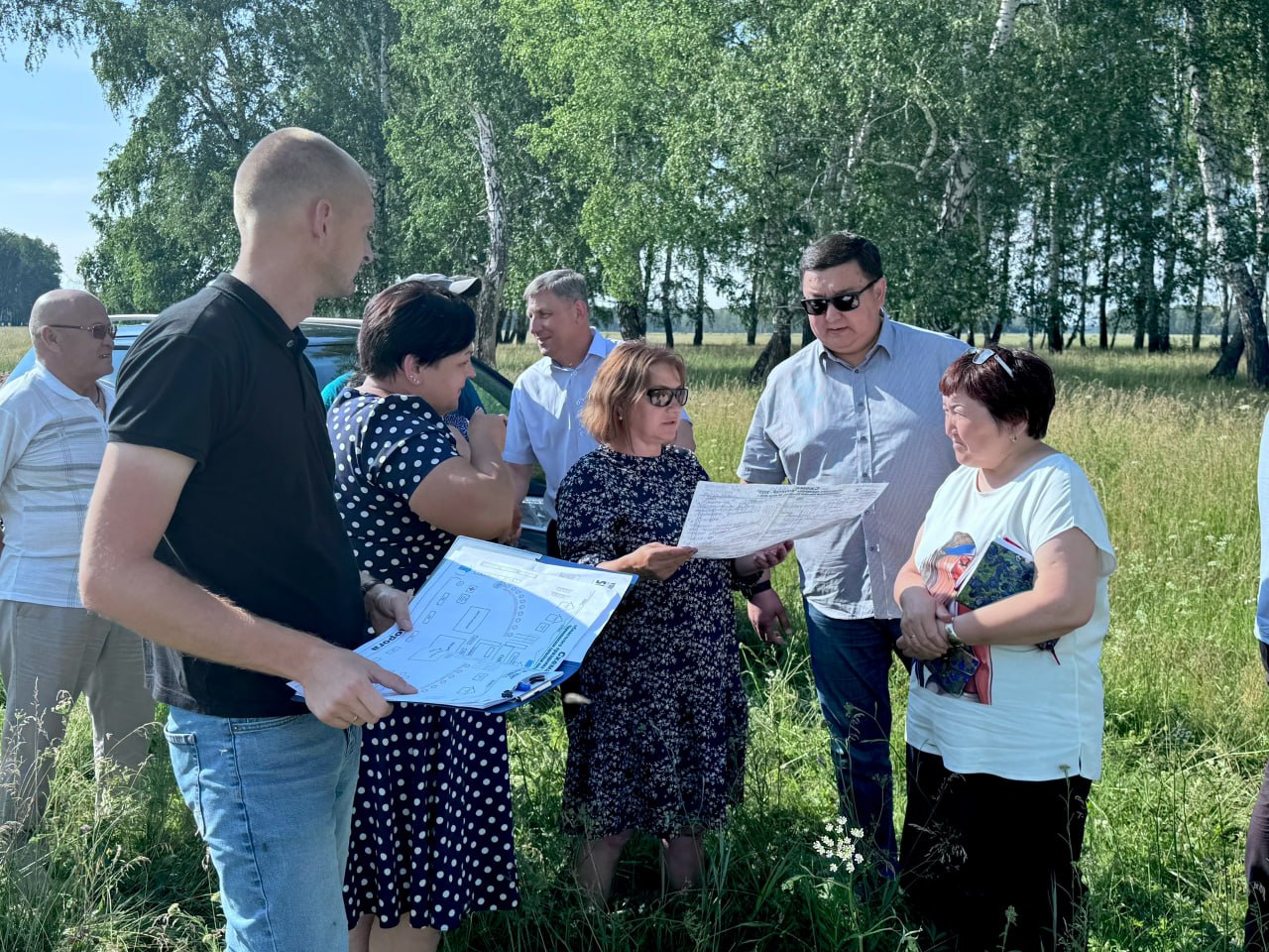 Курултай казахов Тюменской области состоится 26 июля в селе Черемшанка Ишимского муниципального округа Накануне оргкомитет провёл рабочую встречу на месте проведения праздника. Определено расположение площадок для концертной и спортивной программ, конных скачек, ярмарочных рядов и юрточного аула. «В этом году областной Курултай казахов посвятим 80-летию Великой Победы и Году защитника Отечества, организуем тематическую площадку «Солдатский привал». Впервые на Курултае состоятся показательные выступления по конной игре кокпар» - поделился председатель Федеральной национально-культурной автономии казахов России Есенгалий Ибраев. Праздничная программа начнётся в 12:00. Курултай пройдёт при поддержке Правительства Тюменской области. Возрастное ограничение – 0+. Подпишись на «Голышманово: телевидение и радио»