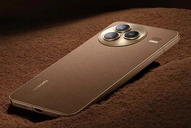 Xiaomi представила смартфон с ароматом кофе. Задняя панель устройства Civi 5 Pro Iced Americano выполнена из переработанной кофейной гущи, благодаря чему гаджет пахнет как свежесваренный американо. Модель получила тройную камеру Leica, экран 120 Гц и аккумулятор на 6000 мАч. Стоимость составит около 33 тысяч рублей.