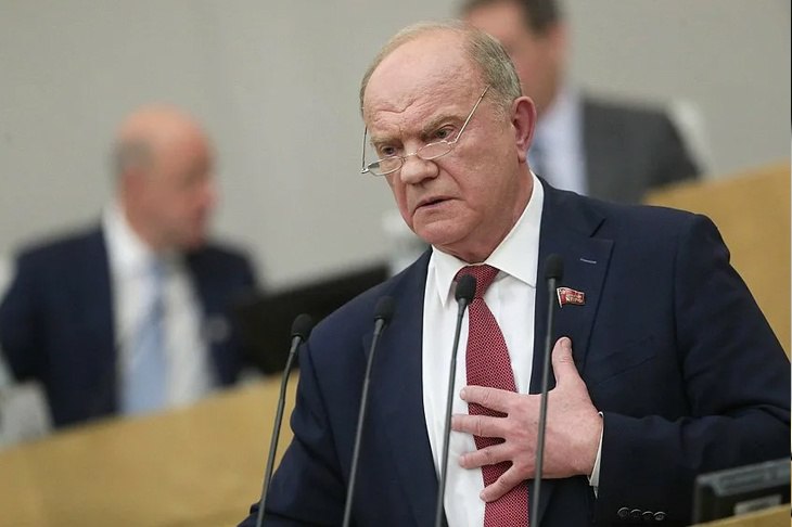 Зюганов переименовать Волгоград в Сталинград могут в этом году Лидер КПРФ Геннадий Зюганов в интервью Российской газете заявил что ожидает переименования города героя Волгограда в Сталинград до конца текущего 2025 года При этом политик вновь ссылается на итоги опроса согласно которым 80 респондентов как и он поддерживают эту идею На уточняющий вопрос журналистов о том нужно ли менять названия других городов ответил отрицательно Как передает РГ по мнению политика Нижнему Новгороду например возвращать название Горький не стоит Нельзя увлекаться цитата   Подробнее