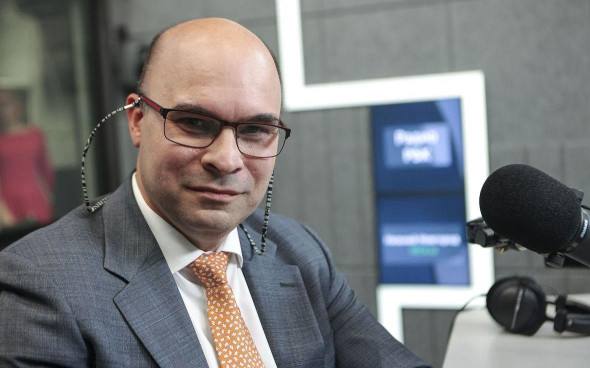 Зампред ЦБ оценил прогнозы о будущем ослаблении рубля Зампред ЦБ Алексей Заботкин отметил что курс национальной валюты продолжает колебаться в диапазоне который установился с мая При низкой инфляции самоподдерживающего ослабления рубля быть не может уверен он Подробнее на РБК   www rbc ru quote news article 68dfe1799a7947ffd6e15616 from copy