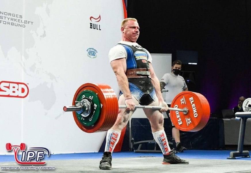 Новокузнечанин побил рекорд России по пауэрлифтингу! На чемпионате России Дмитрий Инзаркин установил новый рекорд России в тяге, подняв 365 кг. В сумме троеборья он набрал 1015 кг: присед 380 кг, жим лёжа 270 кг и тяга: 365 кг! Подписаться Прислать новость