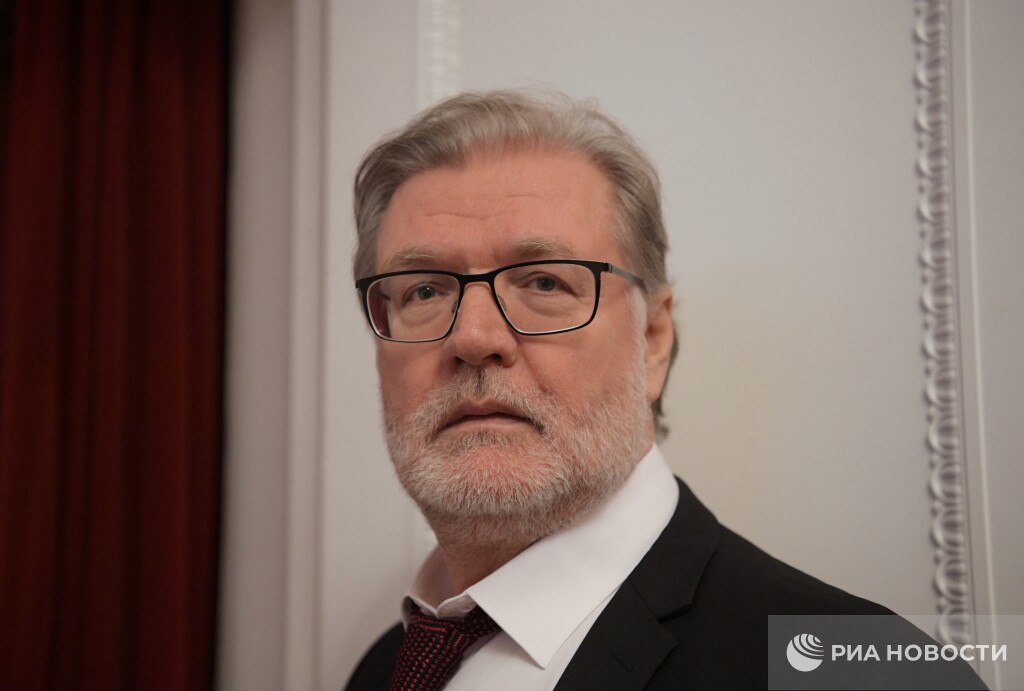 Народный артист РФ Владимир Симонов скончался на 69 м году жизни сообщил Театр Вахтангова ведущим актером которого он был Подписаться на РИА Новости