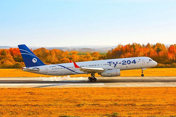 Восстановление летной годности ряда российских самолетов отложено на 2027 год Восстановление летной годности нескольких самолетов российского производства которое планировалось провести к 2024 году откладывается на 2027 год сказано в проекте постановления правительства подготовленном Минпромторгом РФ и опубликованном на портале проектов правовых актов Об этом сообщает Интерфакс Проект предполагает внесение изменений в постановление от 3 октября 2022 года которым были утверждены правила предоставления субсидии из госбюджета в виде имущественного взноса РФ в Ростех в целях доработки и восстановления летной годности не менее 12 воздушных судов Описанные в постановлении технические характеристики соответствуют самолетам Ту 204 214 и Ан 124 Работы по ним предполагались в 2022 2024 гг aviaru net n290632