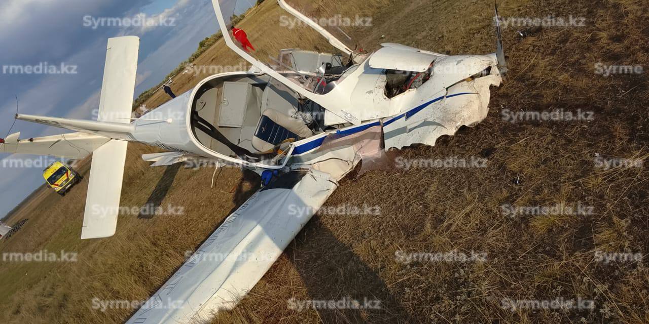 В Акмолинской области разбился частный легкомоторный самолёт Aerostar R40F UP-LA229.  Погибли двое – пилот и пассажир. Полёт выполнялся в рамках авиации общего назначения, возгорания не произошло. Для установления причин создана специальная комиссия, на месте работают сотрудники Департамента по расследованию происшествий Минтранспорта. Возбуждено уголовное дело.  По данным нашего источника, на борту находился Арман Мусин – владелец самолёта и бизнеса в сфере воздушных пассажирских перевозок, где также обучают получению лицензии PPL. Вместе с ним была женщина. В её сторис отмечен аккаунт Армана Мусина.