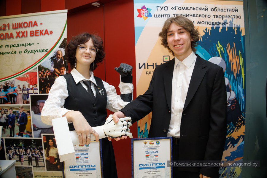 В Гомеле молодые учёные представили свои разработки Выставка состоялась в ОКЦ в рамках работы круглого стола с участием губернатора Гомельщины Ивана Крупко и торжественного вручения премий самым ярким представителям научной общественности