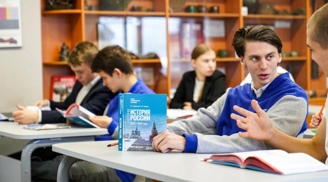 Новые учебники по истории для средней школы появятся с 1 сентября В книгах размещены QR-коды, ведущие на специальный раздел «Учителю и ученику». Больше интересного в приложении "Колпино Сити" AppStore: GooglePlay: