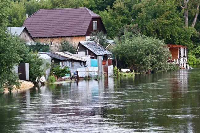 Проливные дожди стали настоящим испытанием для Челябинской области   Алексей Текслер и Юрий Буренко обсудили вопросы обеспечения надежного функционирования спасательных служб региона.