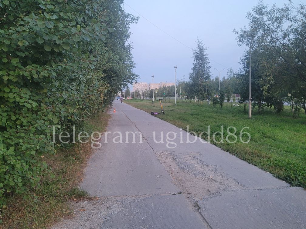 ДТП с детьми на самокате и велосипеде 20 августа в Нижневартовске произошло сразу два ДТП с участием детей На Интернациональной 16 летний самокатчик сбил 6 летнего малыша на тротуаре А на Осенней водитель Лады во дворе сбил 9 летнего велосипедиста Оба ребенка получили травмы Будьте бдительны на дорогах и тротуарах