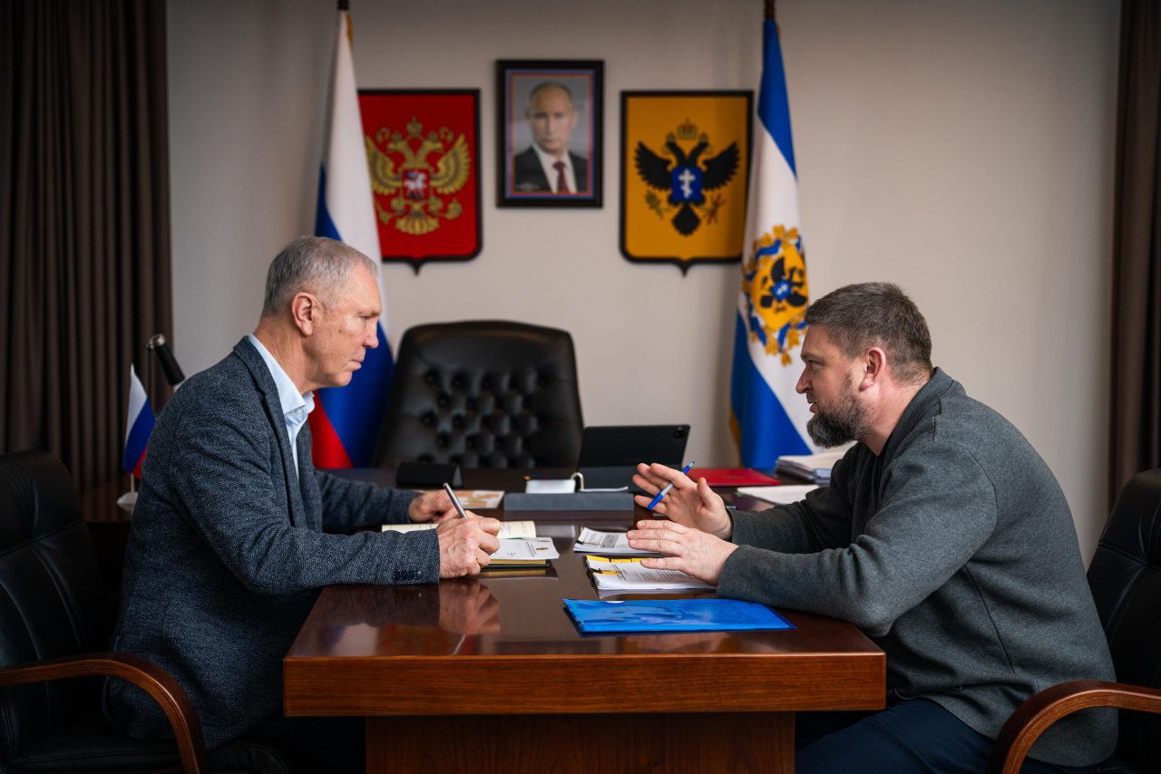 Новые туристические проекты Херсонщины в 2026 году Владимир Сальдо провёл встречу с министром туризма Сергеем Запускаловым и рассказал о планах развития отрасли На трассе Р 280 Новороссия появятся две зоны дорожного сервиса а также готовятся проектные работы для Федерального круглогодичного морского курорта Особое внимание уделено легализации объектов приведению в порядок заброшенных комплексов и созданию новой точки отдыха в Аскании Нова с видом на заповедник Наша задача создать условия для реализации интереса туристов и инвесторов отметил Сальдо ПОДПИСАТЬСЯ НА ХЕРСОНСКУЮ ОБЛАСТЬ