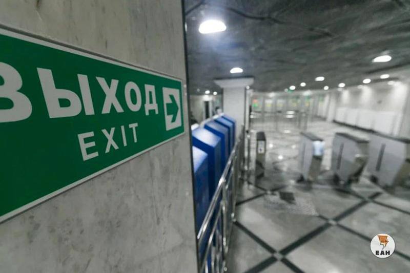 Екатеринбургский метрополитен закрыл выход на станции метро «Геологическая» Выход вел в ТРЦ «Гринвич», который с сегодняшнего дня приостановил работу по соображениям безопасности. Сроки простоя пока не ясны. Дело в том, что менеджменту крупнейшего в России торгового центра придется связать в единую систему безопасности все три очереди мегамолла, построенных в разные годы.