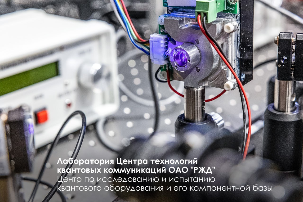 Технологический бизнес Москвы показывает устойчивый рост      Сегодня в столице работает больше 140 тыс. организаций в сфере промышленности, научных разработок и информационных технологий — это 17,5% от всего технологического бизнеса России и 13,2% всех предприятий города.   В московском техсекторе занято больше 1,58 миллиона человек. В 2024 году выручка технологического бизнеса составила 15,6 трлн рублей, а налоговые отчисления — 835 млрд рублей.     Мы активно поддерживаем такие компании. Через платформу i.moscow, порталы mbm.mos.ru и moscow-export.com предприниматели получают гранты, субсидии, льготное кредитование, гарантийную поддержку, консультации, обучение и участие в бизнес-миссиях и зарубежных выставках.    За пять лет свыше 33 тыс. технологических компаний воспользовались мерами поддержки.   Москва делает значительную ставку на интеллект, технологии и инновации. И сегодня мы видим результат: больше компаний, рабочих мест, инвестиций и налогов в бюджет.