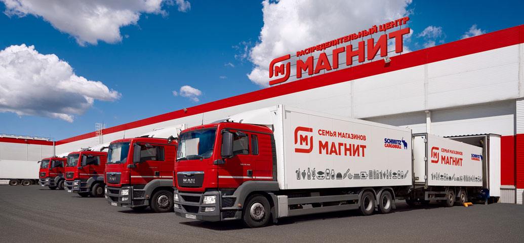 Магнит построит второй распредцентр в Челябинской области Инвестиции в проект достигнут 5 млрд рублей Объект планируется ввести в эксплуатацию в марте 2026 года уточняет ритейлер Площадь комплекса превысит 44 тыс кв м На его территории разместят мультитемпературные склады автотранспортное предприятие и топливозаправочную станцию Объект строится по модели build to rent Новый центр станет обеспечивать товарами более 1 5 тыс магазинов Магнита различных форматов Мощности комплекса рассчитаны на обработку в среднем 680 тонн грузов и одновременное обслуживание 115 грузовых автомобилей в сутки agroexpert Наши каналы