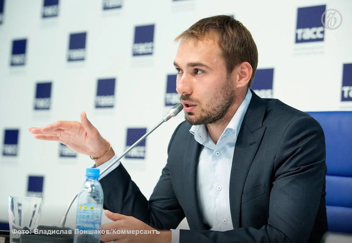 Уральский биатлонист действующий депутат Госдумы Антон Шипулин Единая Россия планирует покинуть думу и получить место в законодательном собрании Свердловской области Как следует из данных на сайте предварительного голосования Единой России спортсмен намерен избраться в региональный парламент от Орджоникидзевского одномандатного округа действующего депутата Владимира Смирнова Единая Россия Напомним Антон Шипулин избирался в Госдуму от Серовского одномандатного округа с 2019 года Подписывайтесь на Ъ Урал в MAX VK Telegram