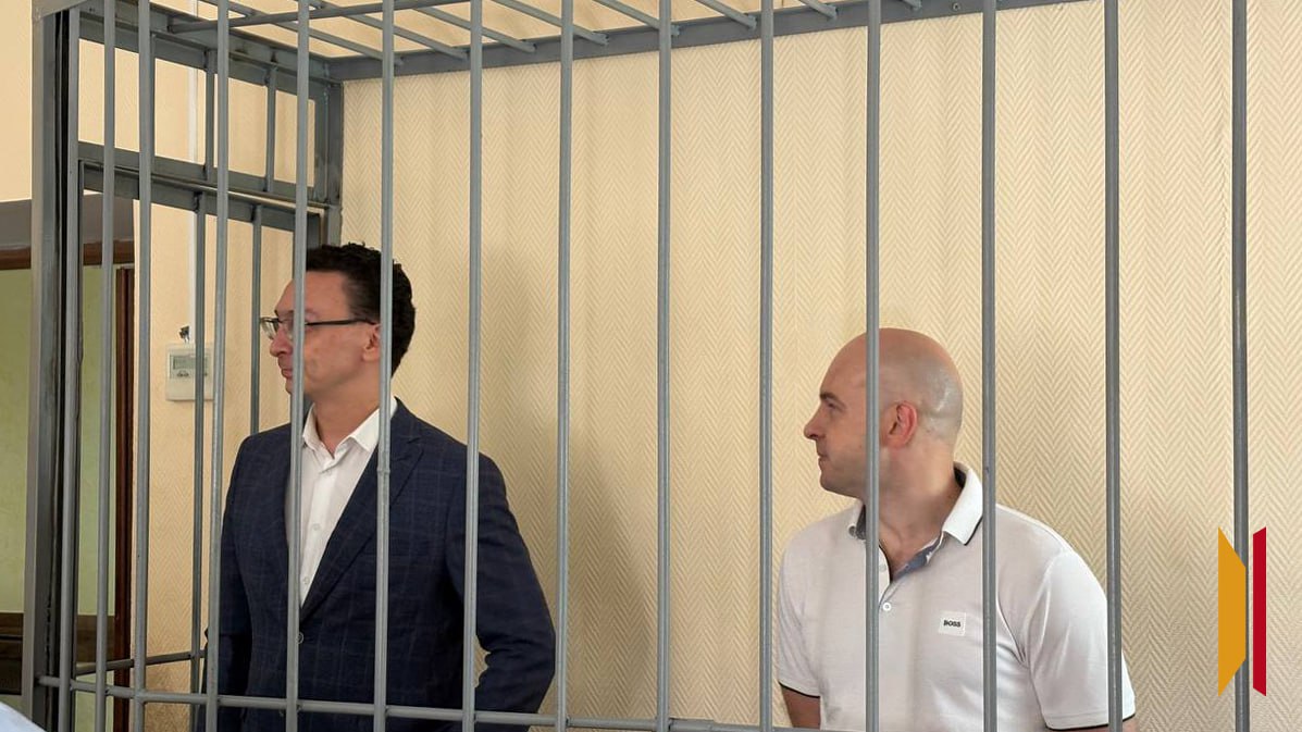 Суд оставил под стражей фигурантов дела о мошенничестве на базе отдыха «Мадагаскар» Бывший замминистра предпринимательства, торговли и туризма Воронежской области Александр Кукин и предприниматель Евгений Ягодкин, один из учредителей ООО «Мадагаскар», останутся в СИЗО до 30 августа. Суд продлил им меру пресечения по делу о мошенничестве при обустройстве пляжа на базе отдыха.